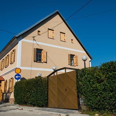 Vila Viktorija Brod na Kupi ภายนอก รูปภาพ